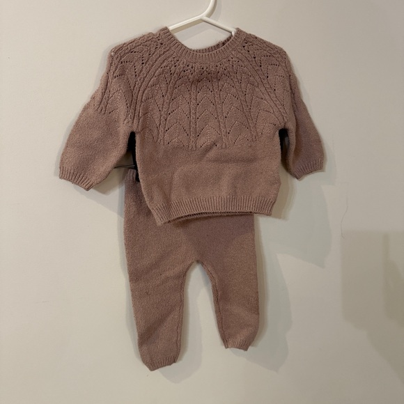 Old Navy- baby girl sweater set in blush pink- size 6-12 month - Picture 7 of 7